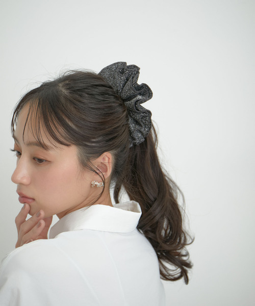 VIS（ビス）の「ラメニットボリュームシュシュ（シュシュ・レディース・グレー/ブラック・FREE）」の5枚目の写真