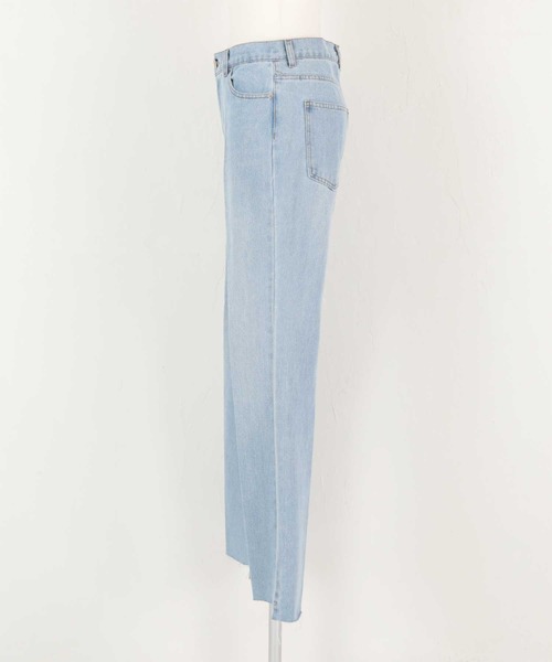 titivate（ティティベイト）の「裾段差テーパードデニムパンツ（デニムパンツ・レディース・ブラック/ライトブルー・S/M）」の10枚目の写真