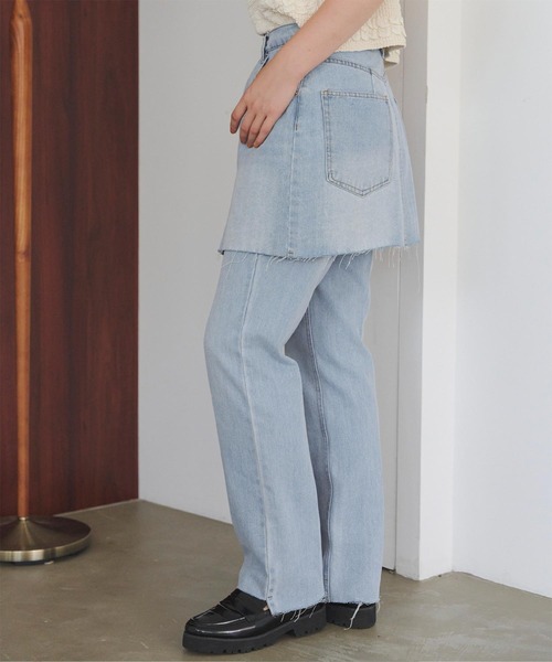 titivate（ティティベイト）の「裾段差テーパードデニムパンツ（デニムパンツ・レディース・ブラック/ライトブルー・S/M）」の4枚目の写真