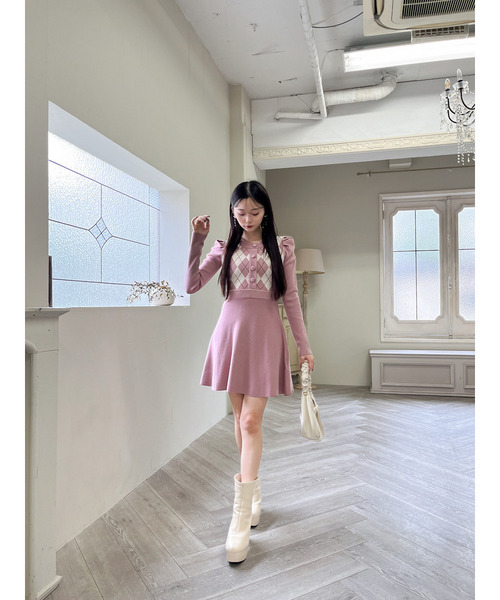 M me eme フェザーカラーミニワンピース　店舗限定カラー　ピンク MIIA（ミーア）の「アーガイル柄ミニフレアワンピース（ワンピース