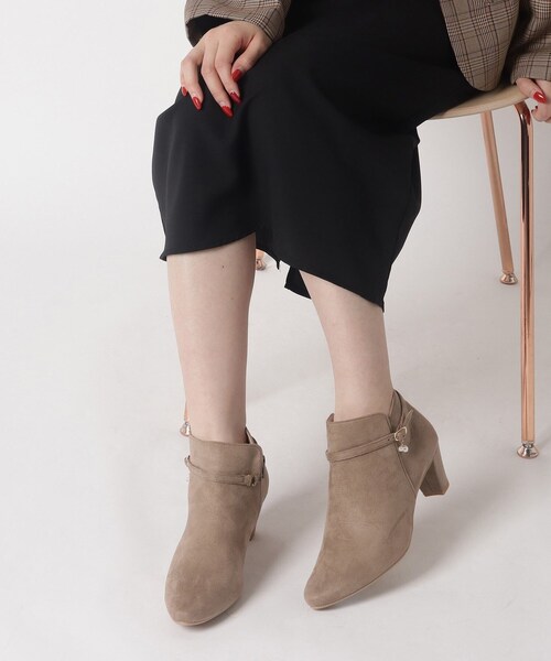 ESPERANZA(エスペランサ)の「デコレーションミドルヒールショートブーツ(ブーツ・レディース・ブラック系/ベージュ系/ワイン系・S/M/L/LL)」の9枚目の写真