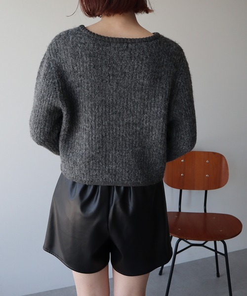 earth music&ecology(アースミュージックアンドエコロジー)の「ゴールド釦ショートニットカーディガン(ニット/セーター・レディース・チャコールグレー/ブルー/アイボリー・FREE)」の7枚目の写真