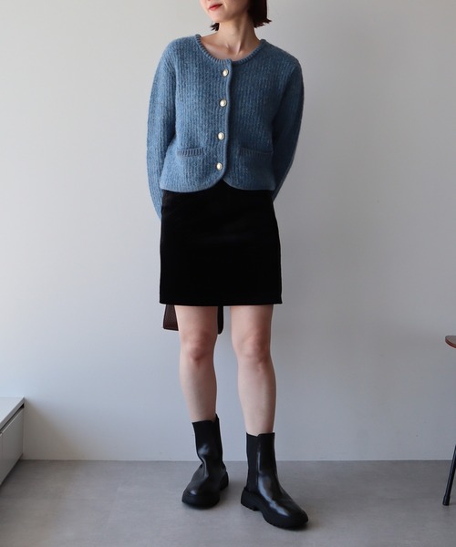 earth music&ecology(アースミュージックアンドエコロジー)の「ゴールド釦ショートニットカーディガン(ニット/セーター・レディース・チャコールグレー/ブルー/アイボリー・FREE)」の12枚目の写真