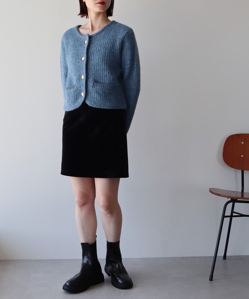 earth music&ecology(アースミュージックアンドエコロジー)の「ゴールド釦ショートニットカーディガン(ニット/セーター・レディース・チャコールグレー/ブルー/アイボリー・FREE)」の13枚目の写真