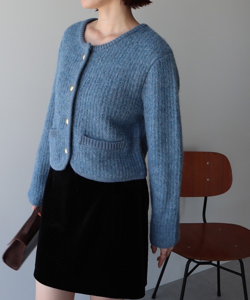 earth music&ecology(アースミュージックアンドエコロジー)の「ゴールド釦ショートニットカーディガン(ニット/セーター・レディース・チャコールグレー/ブルー/アイボリー・FREE)」の17枚目の写真