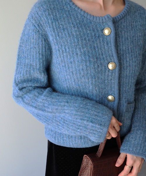 earth music&ecology(アースミュージックアンドエコロジー)の「ゴールド釦ショートニットカーディガン(ニット/セーター・レディース・チャコールグレー/ブルー/アイボリー・FREE)」の19枚目の写真