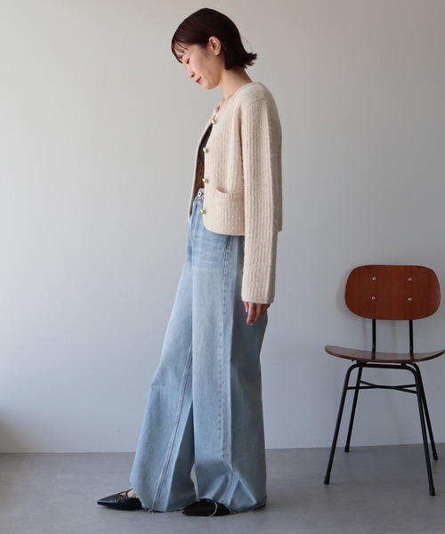 earth music&ecology(アースミュージックアンドエコロジー)の「ゴールド釦ショートニットカーディガン(ニット/セーター・レディース・チャコールグレー/ブルー/アイボリー・FREE)」の21枚目の写真