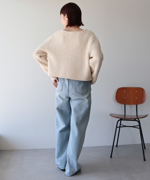 earth music&ecology(アースミュージックアンドエコロジー)の「ゴールド釦ショートニットカーディガン(ニット/セーター・レディース・チャコールグレー/ブルー/アイボリー・FREE)」の22枚目の写真