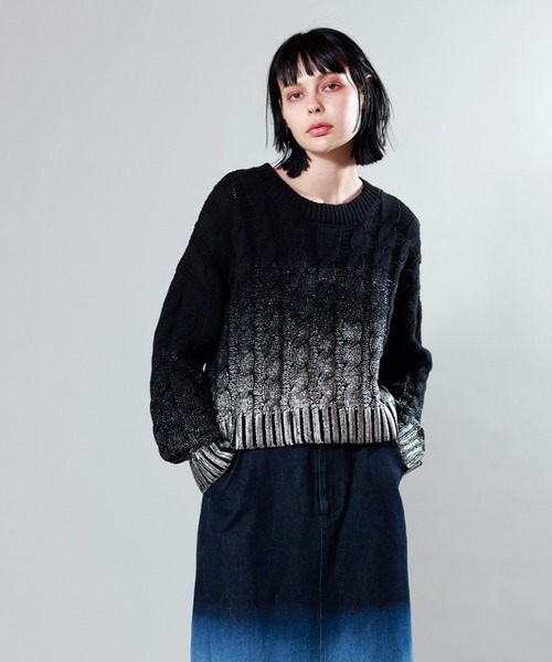 OSMOSIS(オズモーシス)の「グラデーションケーブルニットプルオーバー(ニット/セーター・レディース・ブラック/グレー/ライトグリーン・ONE SIZE)」の2枚目の写真