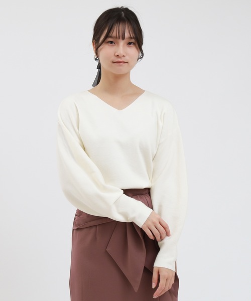 ASTORIA ODIER（アストリアオディール）の「総針Vネックニット（ニット/セーター・レディース・ホワイト/ライトグレー/ブラック/カーキ/グレイッシュブルー・MEDIUM/LARGE）」の2枚目の写真