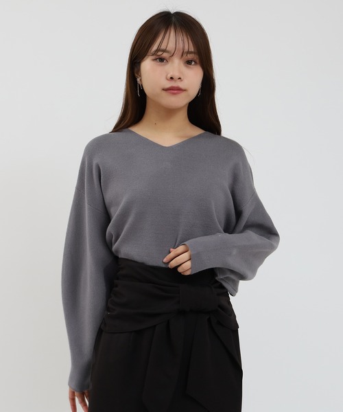 ASTORIA ODIER（アストリアオディール）の「総針Vネックニット（ニット/セーター・レディース・ホワイト/ライトグレー/ブラック/カーキ/グレイッシュブルー・MEDIUM/LARGE）」の4枚目の写真