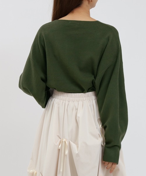 ASTORIA ODIER（アストリアオディール）の「総針Vネックニット（ニット/セーター・レディース・ホワイト/ライトグレー/ブラック/カーキ/グレイッシュブルー・MEDIUM/LARGE）」の8枚目の写真