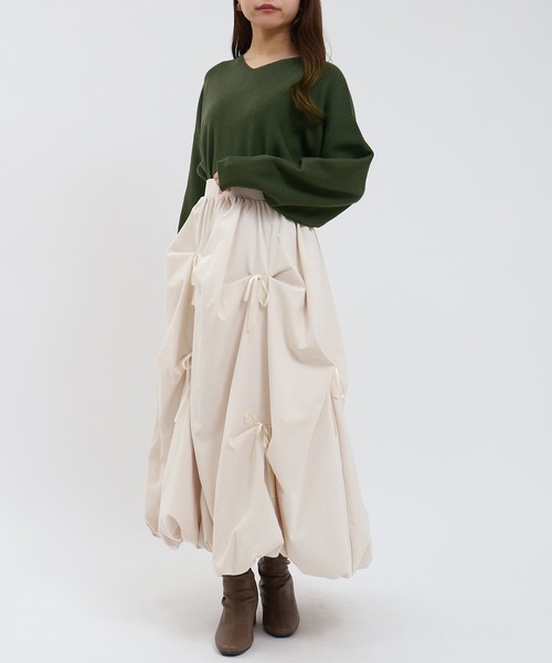 ASTORIA ODIER（アストリアオディール）の「総針Vネックニット（ニット/セーター・レディース・ホワイト/ライトグレー/ブラック/カーキ/グレイッシュブルー・MEDIUM/LARGE）」の9枚目の写真