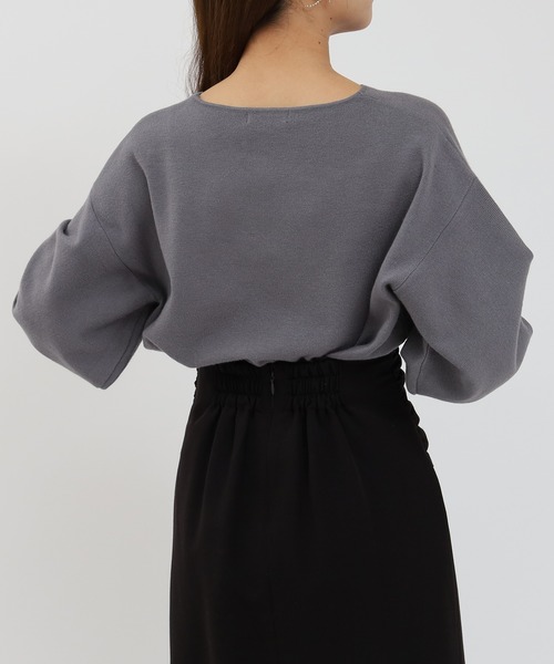 ASTORIA ODIER（アストリアオディール）の「総針Vネックニット（ニット/セーター・レディース・ホワイト/ライトグレー/ブラック/カーキ/グレイッシュブルー・MEDIUM/LARGE）」の15枚目の写真