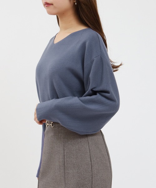 ASTORIA ODIER（アストリアオディール）の「総針Vネックニット（ニット/セーター・レディース・ホワイト/ライトグレー/ブラック/カーキ/グレイッシュブルー・MEDIUM/LARGE）」の16枚目の写真