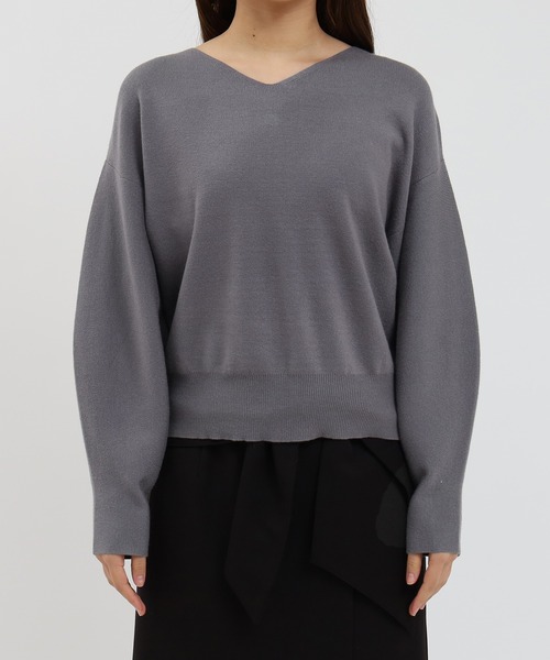 ASTORIA ODIER（アストリアオディール）の「総針Vネックニット（ニット/セーター・レディース・ホワイト/ライトグレー/ブラック/カーキ/グレイッシュブルー・MEDIUM/LARGE）」の19枚目の写真