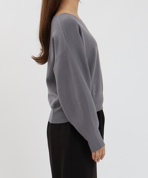 ASTORIA ODIER（アストリアオディール）の「総針Vネックニット（ニット/セーター・レディース・ホワイト/ライトグレー/ブラック/カーキ/グレイッシュブルー・MEDIUM/LARGE）」の20枚目の写真