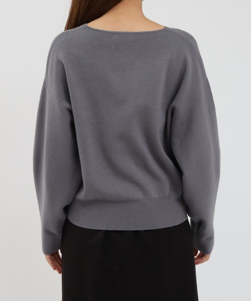 ASTORIA ODIER（アストリアオディール）の「総針Vネックニット（ニット/セーター・レディース・ホワイト/ライトグレー/ブラック/カーキ/グレイッシュブルー・MEDIUM/LARGE）」の21枚目の写真