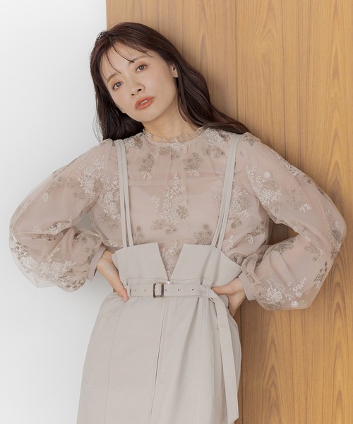 mysty woman（ミスティウーマン）の「フローラルチュール刺繍ブラウス  314960（シャツ/ブラウス・レディース・アイボリー/ブラック/ライトブルー/ピンクベージュ・FREE）」の4枚目の写真