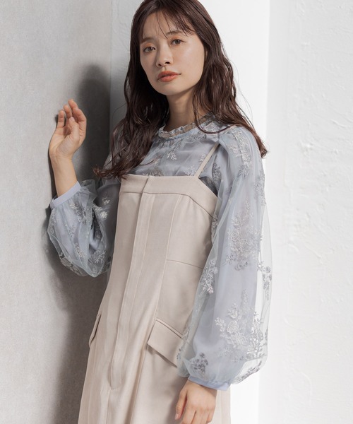 mysty woman（ミスティウーマン）の「フローラルチュール刺繍ブラウス  314960（シャツ/ブラウス・レディース・アイボリー/ブラック/ライトブルー/ピンクベージュ・FREE）」の3枚目の写真