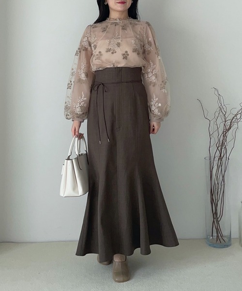 mysty woman（ミスティウーマン）の「フローラルチュール刺繍ブラウス  314960（シャツ/ブラウス・レディース・アイボリー/ブラック/ライトブルー/ピンクベージュ・FREE）」の6枚目の写真