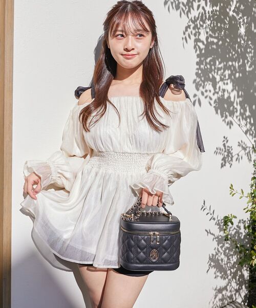 MAJESTIC LEGON（マジェスティックレゴン）の「ショルダーリボンオフショルチュニック（シャツ/ブラウス・レディース・ブラック/アイボリー/グレー/ホワイト系その他2・MEDIUM）」の2枚目の写真