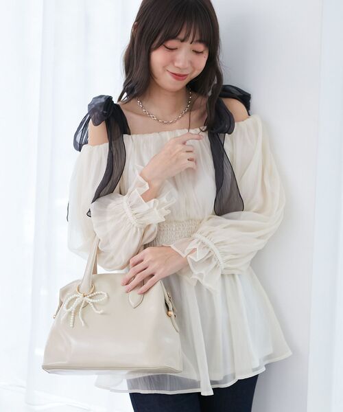 MAJESTIC LEGON（マジェスティックレゴン）の「ショルダーリボンオフショルチュニック（シャツ/ブラウス・レディース・ブラック/アイボリー/グレー/ホワイト系その他2・MEDIUM）」の18枚目の写真
