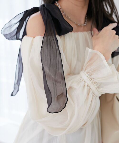MAJESTIC LEGON（マジェスティックレゴン）の「ショルダーリボンオフショルチュニック（シャツ/ブラウス・レディース・ブラック/アイボリー/グレー/ホワイト系その他2・MEDIUM）」の21枚目の写真