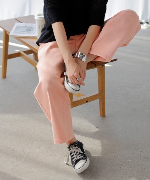 HUG.U（ハグユー）の「バレルレッグデニムパンツ（デニムパンツ・レディース・ワンウォッシュ/ライトインディゴブルー/ブラウン/イエロー/ベビーピンク/ブラック/セージグリーン・S/M/L/XL）」の7枚目の写真