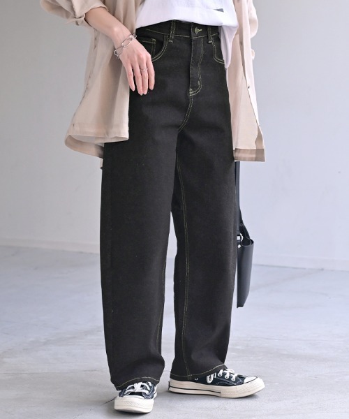 HUG.U（ハグユー）の「バレルレッグデニムパンツ（デニムパンツ・レディース・ワンウォッシュ/ライトインディゴブルー/ブラウン/イエロー/ベビーピンク/ブラック/セージグリーン・S/M/L/XL）」の2枚目の写真