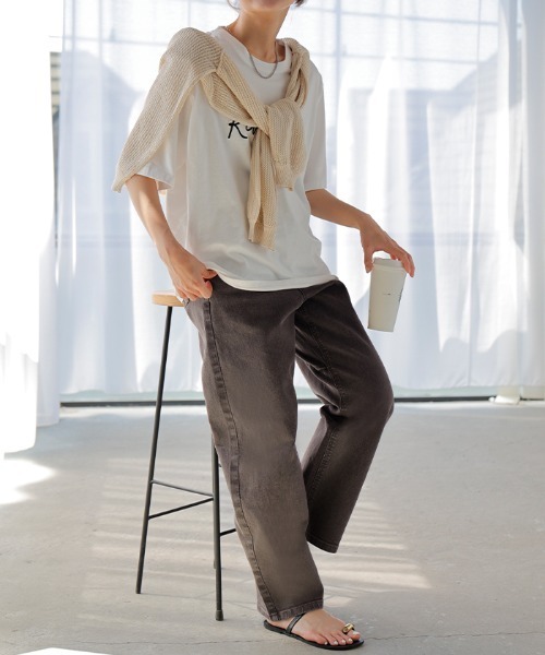 HUG.U（ハグユー）の「バレルレッグデニムパンツ（デニムパンツ・レディース・ワンウォッシュ/ライトインディゴブルー/ブラウン/イエロー/ベビーピンク/ブラック/セージグリーン・S/M/L/XL）」の17枚目の写真