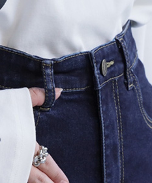 HUG.U（ハグユー）の「バレルレッグデニムパンツ（デニムパンツ・レディース・ワンウォッシュ/ライトインディゴブルー/ブラウン/イエロー/ベビーピンク/ブラック/セージグリーン・S/M/L/XL）」の9枚目の写真