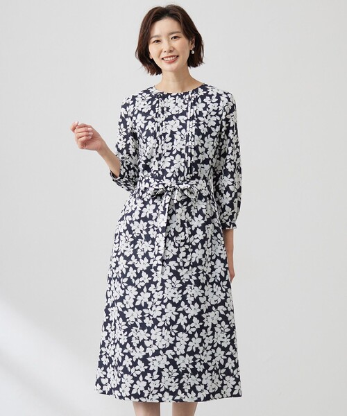 J.PRESS(ジェイプレス)の「【洗える】スパンフラワープリント ワンピース(ワンピース・レディース・ネイビー系5/ホワイト系5・T15/T13)」の2枚目の写真