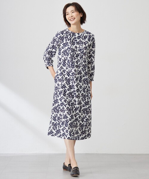 J.PRESS(ジェイプレス)の「【洗える】スパンフラワープリント ワンピース(ワンピース・レディース・ネイビー系5/ホワイト系5・T15/T13)」の4枚目の写真