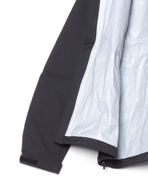 Mammut(マムート)の「トランスポーター ハードシェル ジャケット アジアンフィット メン / Transporter HS Jacket AF Men(ブルゾン・メンズ・ブラック/ベージュ・MEDIUM/LARGE/X-LARGE)」の4枚目の写真