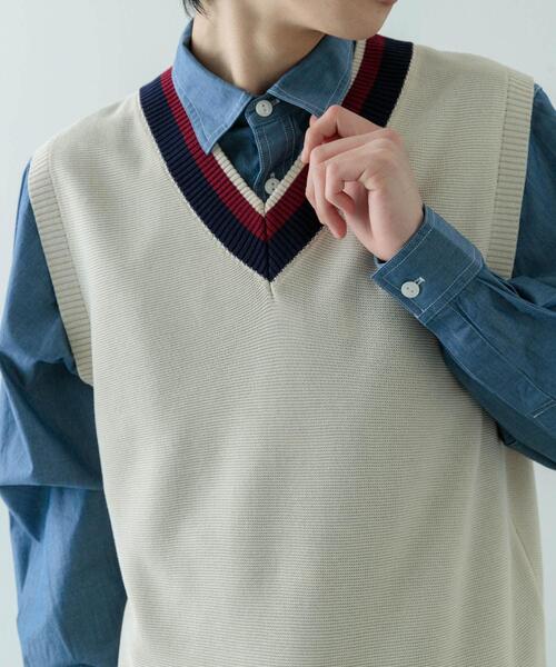 ITEMS URBANRESEARCH（アイテムズ アーバンリサーチ）の「ガーター編みチルデンニットベスト（ベスト・メンズ・ナチュラル/ブラウン・MEDIUM/LARGE）」の3枚目の写真