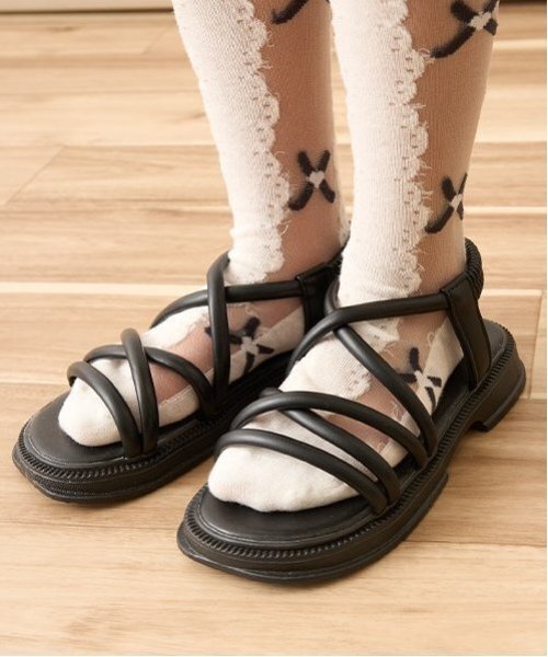 Lycee mine(リセマイン)の「クロスストラップサンダル(サンダル・キッズ・ブラック/アイボリー/ピンク・L/LL/S/M/SS)」の4枚目の写真