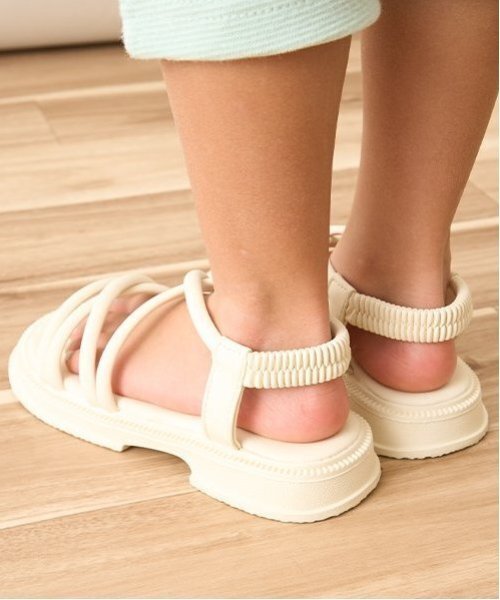 Lycee mine(リセマイン)の「クロスストラップサンダル(サンダル・キッズ・ブラック/アイボリー/ピンク・L/LL/S/M/SS)」の6枚目の写真