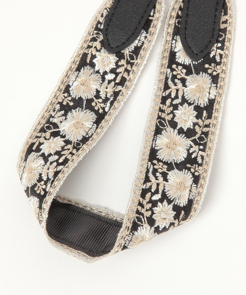 GLOBAL WORK(グローバルワーク)の「刺繍テープスマホストラップ/327811(スマホグッズ・レディース・ベージュ/ブラック/グレー/グレイッシュベージュ・ONE SIZE)」の7枚目の写真