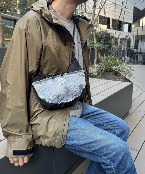 BAYFLOW（ベイフロー）の「【COBMASTER（コブマスター）×BAYFLOW】パッカブル2WAYバナナショルダー（ショルダーバッグ・レディース・ホワイト/ブルー/ブラック・0）」の5枚目の写真