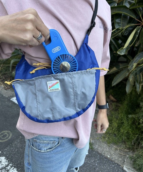 BAYFLOW（ベイフロー）の「【COBMASTER（コブマスター）×BAYFLOW】パッカブル2WAYバナナショルダー（ショルダーバッグ・レディース・ホワイト/ブルー/ブラック・0）」の7枚目の写真