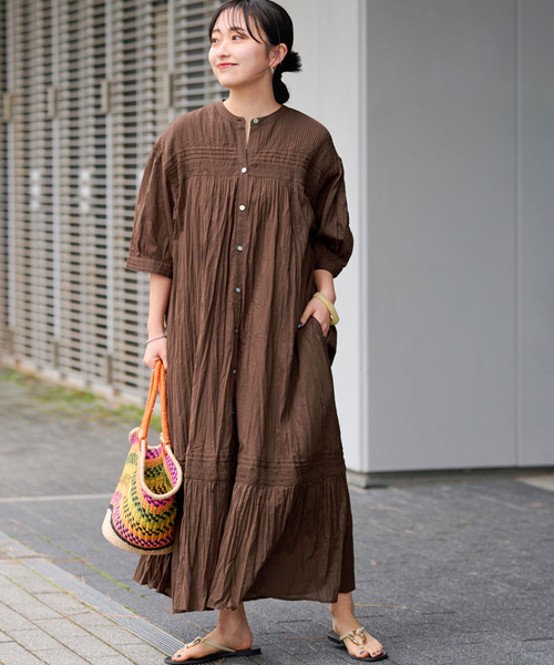 JOURNAL STANDARD relume(ジャーナルスタンダード レリューム)の「コットンボイルクリンクルピンタックワンピース(ワンピース・レディース・ブラウン/ブラック・FREE)」の16枚目の写真