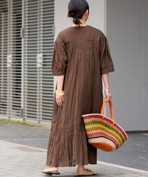 JOURNAL STANDARD relume(ジャーナルスタンダード レリューム)の「コットンボイルクリンクルピンタックワンピース(ワンピース・レディース・ブラウン/ブラック・FREE)」の12枚目の写真