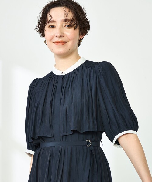 NOLLEY’S(ノーリーズ)の「ウォッシャブル割繊ケープ風ワンピース(ワンピース・レディース・ブルー系その他7/チャコールグレー・36/38)」の14枚目の写真