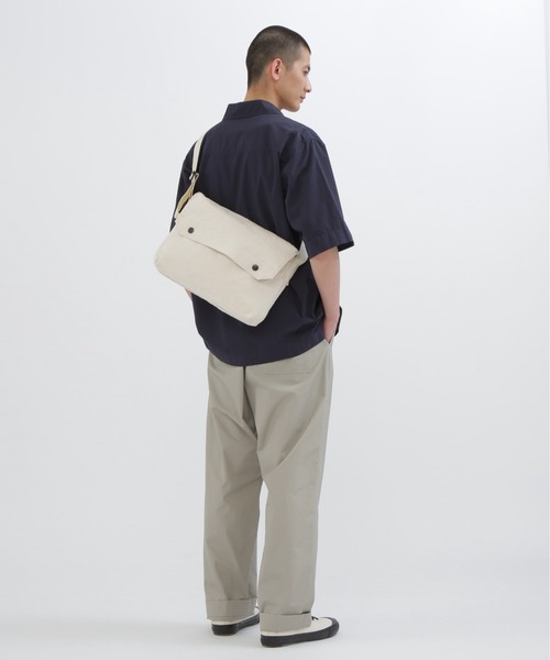 MHL.（エムエイチエル）の「ORGANIC COTTON SHIRTING（シャツ/ブラウス・メンズ・オフホワイト/ネイビー・LARGE/MEDIUM/SMALL）」の9枚目の写真