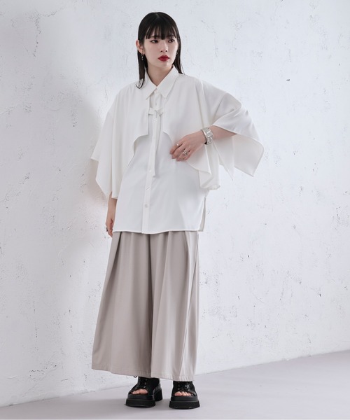 Ellno Loset(エルノロゼット)の「ラッフルヨークベルトツキシャツ(シャツ/ブラウス・メンズ・オフホワイト/ブラック・LARGE/MEDIUM/SMALL)」の11枚目の写真