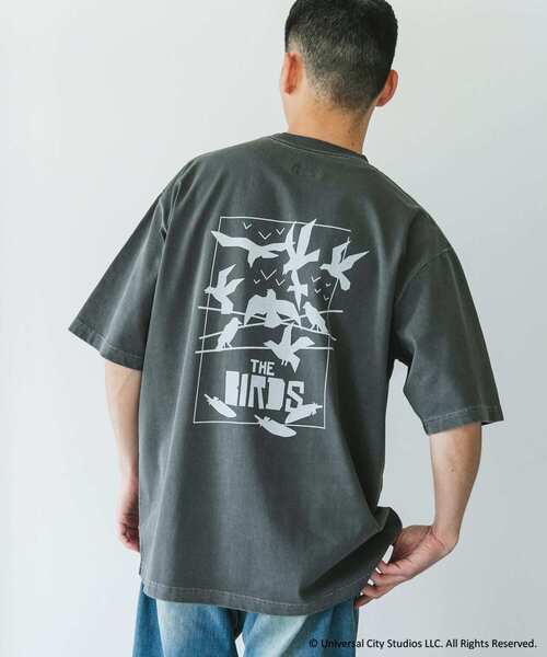 URBAN RESEARCH DOORS（アーバンリサーチドアーズ）の「UNIVERSAL(The Birds) T-SHIRTS（Tシャツ/カットソー・メンズ・ホワイト/チャコールグレー・MEDIUM/LARGE）」の2枚目の写真