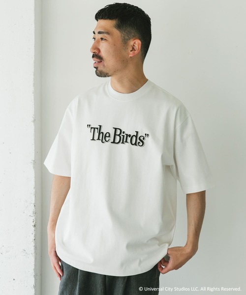 URBAN RESEARCH DOORS（アーバンリサーチドアーズ）の「UNIVERSAL(The Birds) T-SHIRTS（Tシャツ/カットソー・メンズ・ホワイト/チャコールグレー・MEDIUM/LARGE）」の3枚目の写真