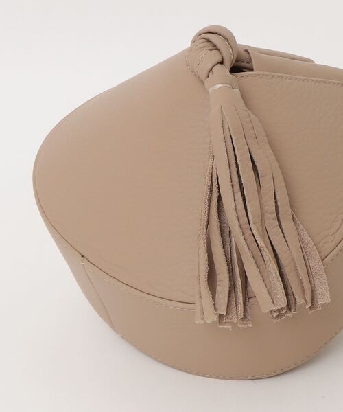 Beau're（ヴュレ）の「【BEAURE/ビュレ】Cow Leather Fortune Cookie 2Way Bag mini 2ウェイバッグミニ（ハンドバッグ・レディース・シルバー/ベージュ・FREE）」の11枚目の写真