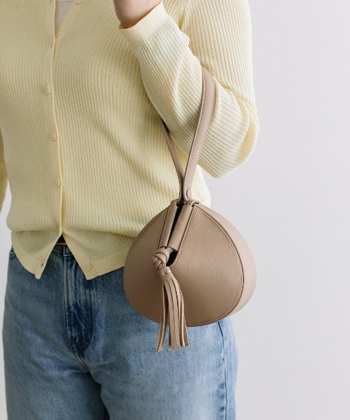 Beau're（ヴュレ）の「【BEAURE/ビュレ】Cow Leather Fortune Cookie 2Way Bag mini 2ウェイバッグミニ（ハンドバッグ・レディース・シルバー/ベージュ・FREE）」の16枚目の写真